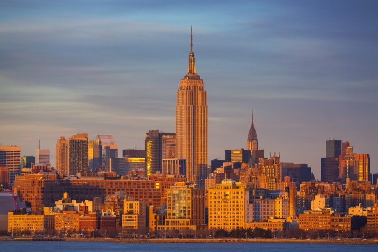 NEW YORK CITY TRAVEL GUIDE